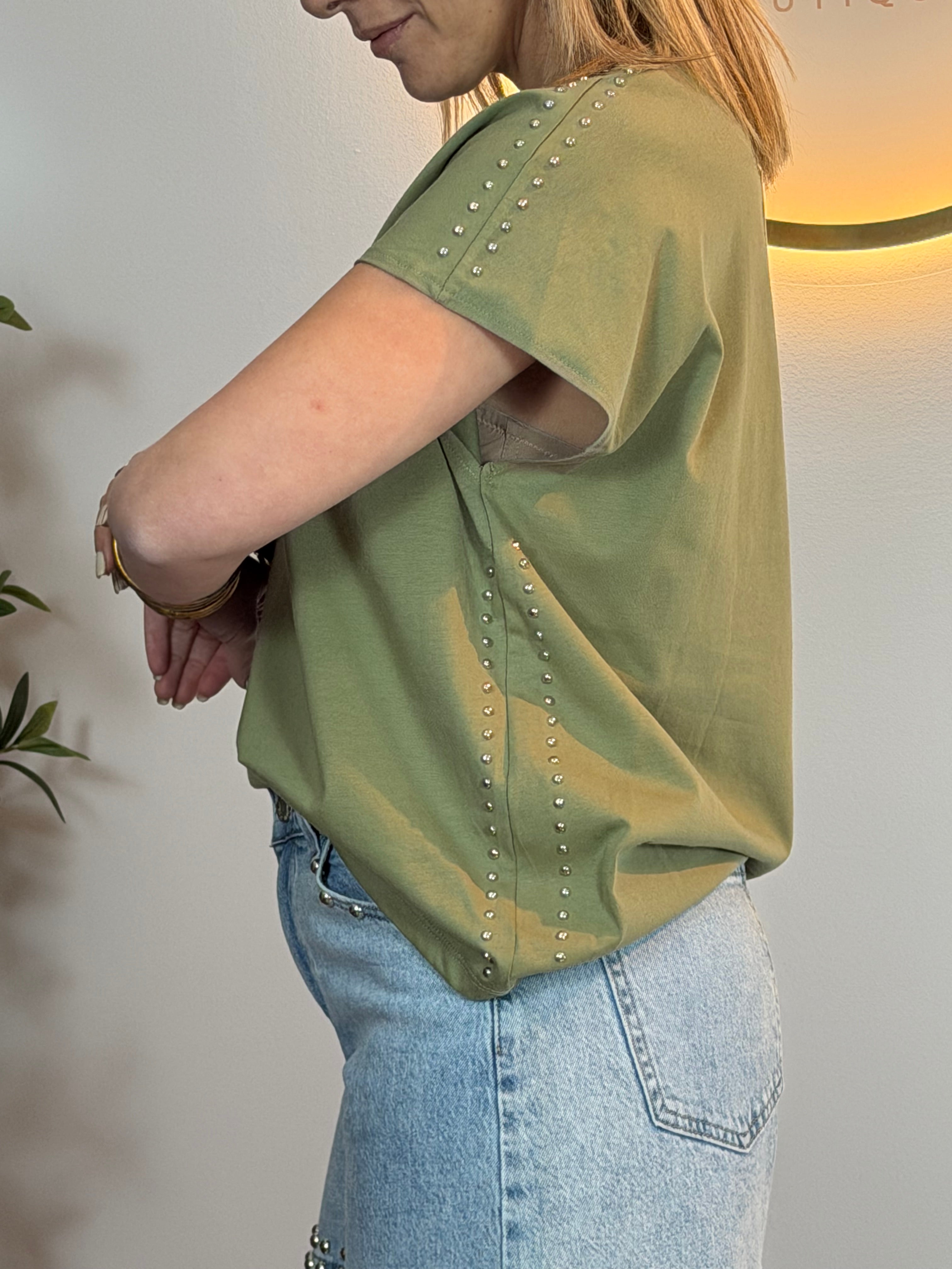 Camiseta Verde Kaki con Tachuelas