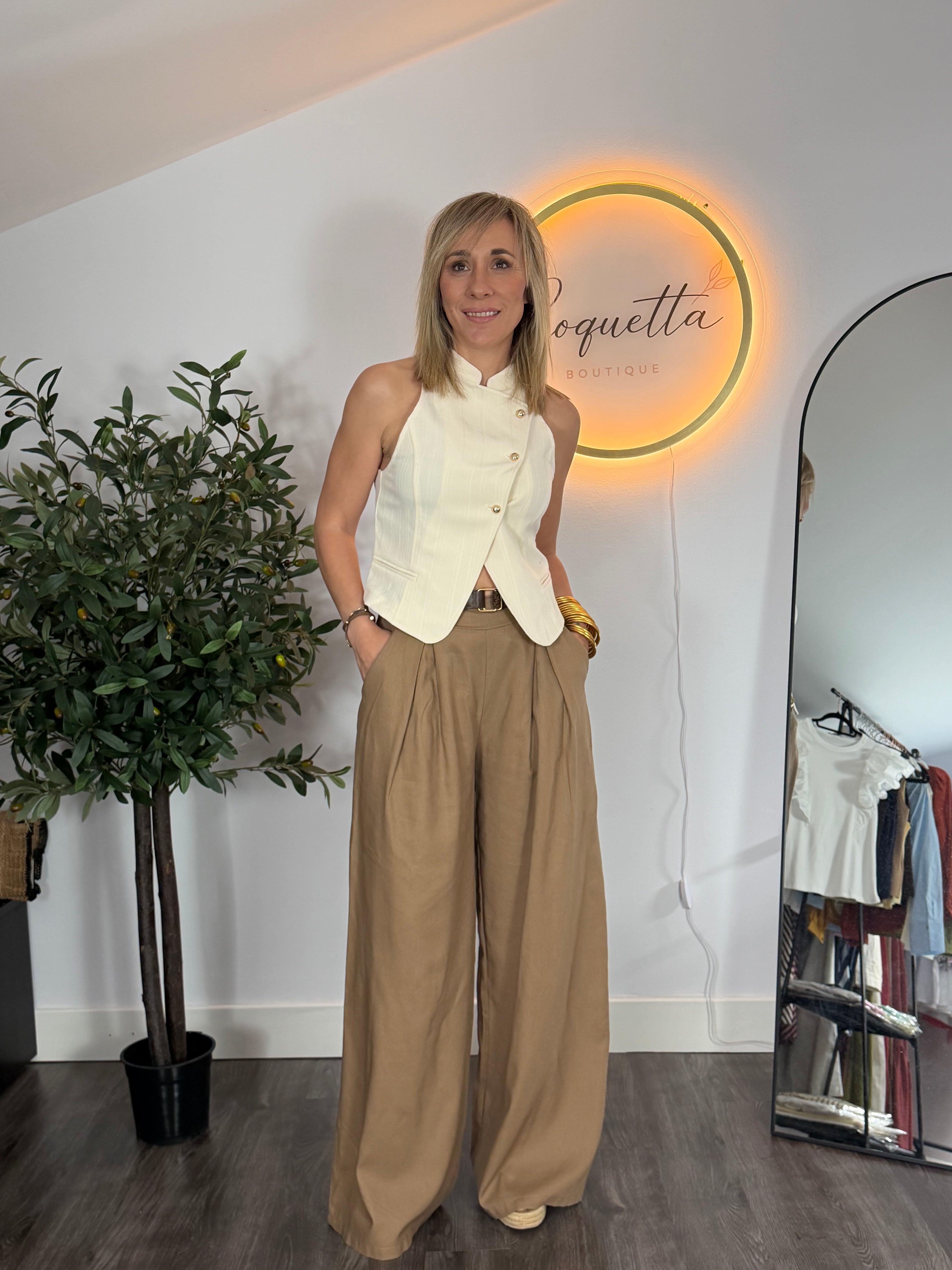 Pantalón fluido con cinturón