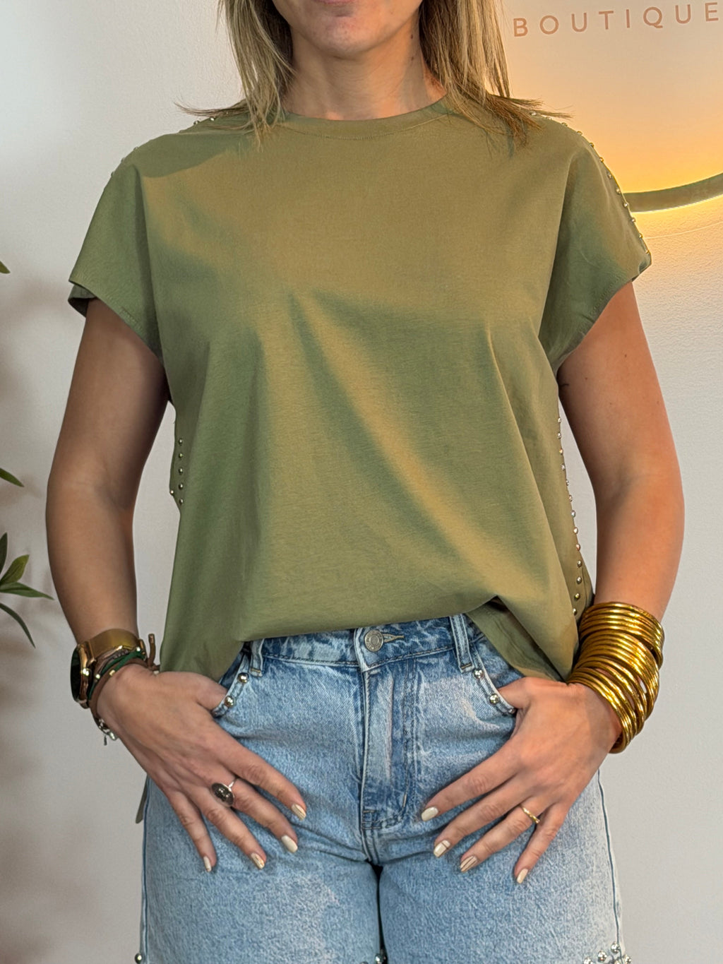Camiseta Verde Kaki con Tachuelas