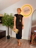 Vestido midi con hombreras
